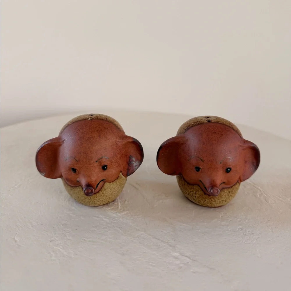VINTAGE UCTCI CERAMIC ELEPHANT SALT/PEPPER SHAKERS WHIMSICAL STONEWARE‎ POTTERY